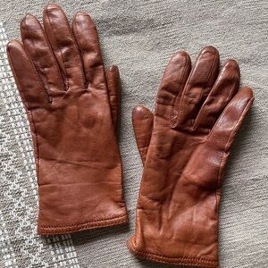 Soft and supple women’s leather gloves!